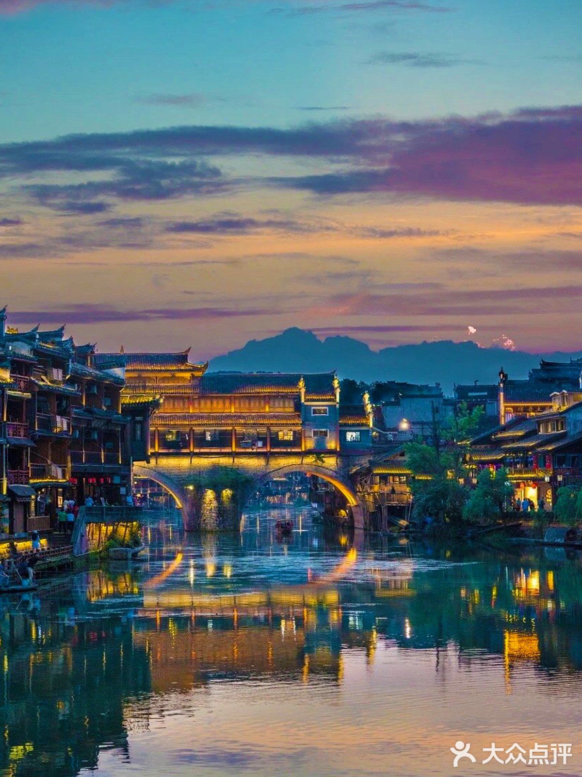 国庆自驾游｜凤凰古城，烟雨湘南的赠礼🌸