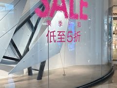 -URBAN REVIVO(高德置地广场·春广场店)