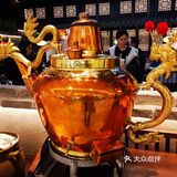 门口大叔招呼着来往的顾客，周末生意非常火爆