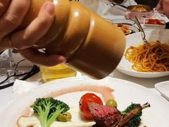 碳烤羊排配牛排-WOLFGANG PUCK KITCHEN & BAR(迪士尼小镇店)