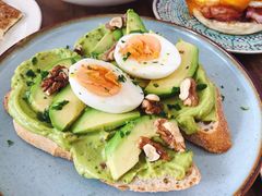 牛油果煮蛋吐司-RAC BAR(安福路店)