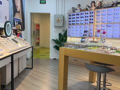 -天空之镜眼镜店蔡司依视路配镜授权零售店(望京颐堤港店)