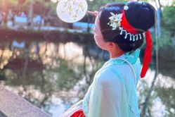 -一揽芳华汉服旗袍体验馆(拙政园店)