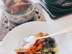 杭椒豆干炒红蘑-悦轩中餐厅·高空江景·杭州柏悦酒店