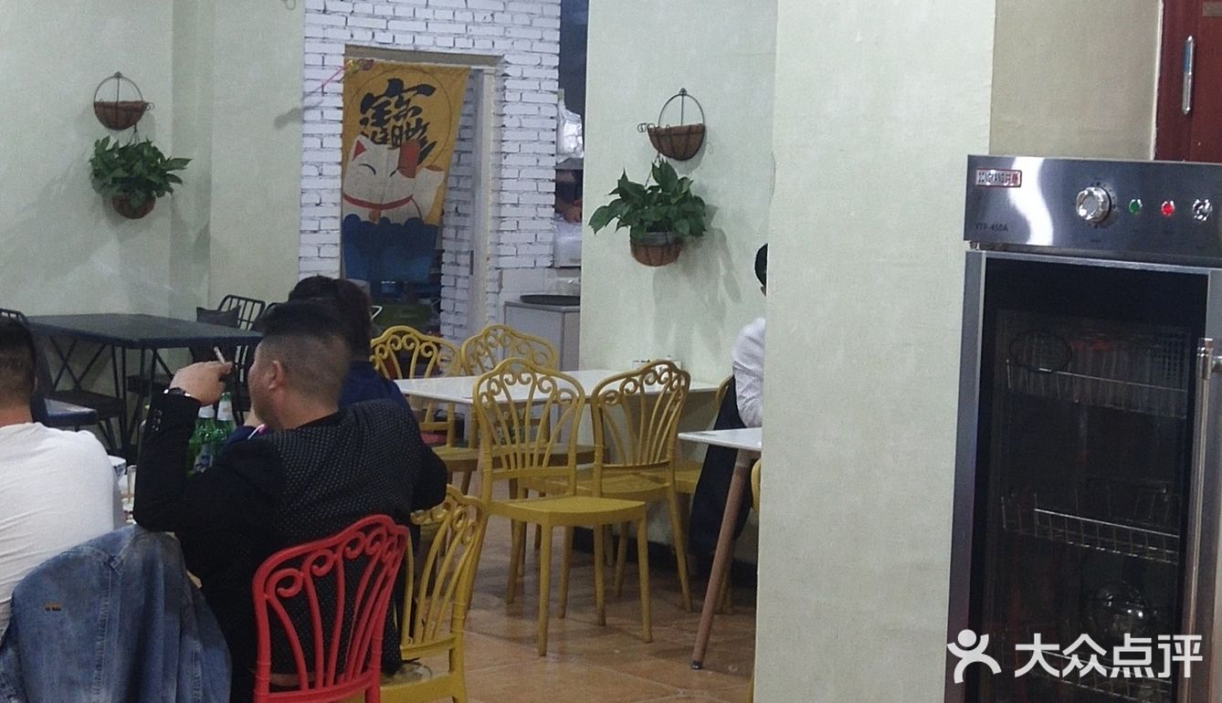 同时还有小吃，米酒汤圆、鸡蛋汤之类的，品种挺全的