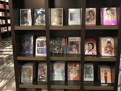 -钟书阁(松江泰晤士小镇店)