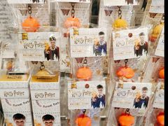 -名创优品(北京新中关购物中心地铁层店)