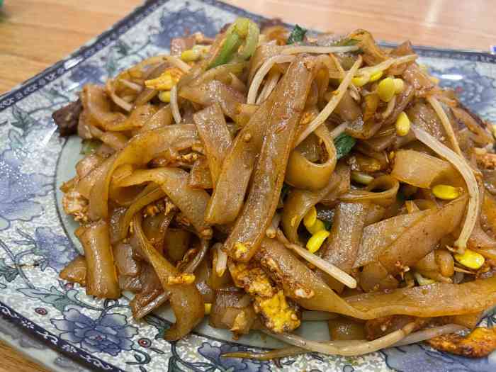 谭小叔川味小馆(砂之船店「香菜拌猪耳朵」味道还不错,但是肥肉还