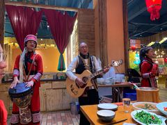 -老滇山寨•云南特色菜•地方菜•民族风情歌舞表演(金碧店)