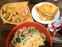 -爆炸头阿姨小四川正宗川味小吃(无任何分店)