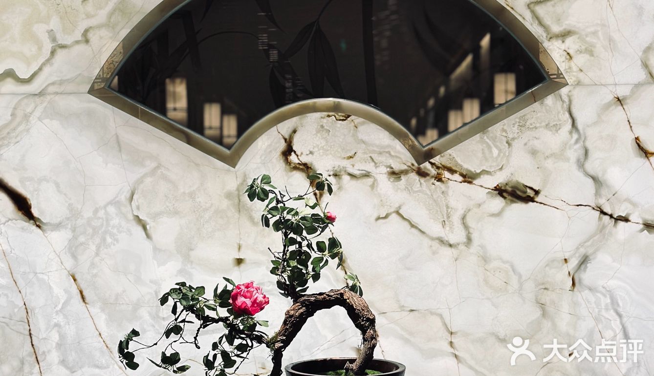 福州酒店中餐厅的天花板？