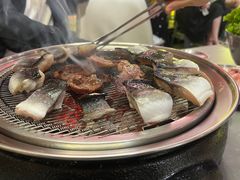 -围炉肉舍•炭烤活鳗•丹东海鲜烤肉(步行街店)