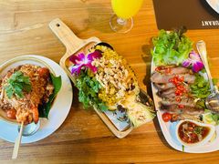 -Chom Cafe and Restaurant