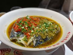现焖老坛剁椒鱼头-味上湘菜馆(河马店)