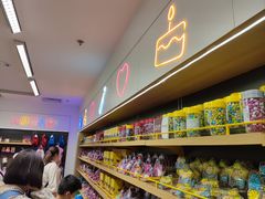 -m豆巧克力世界(上海世茂广场店)