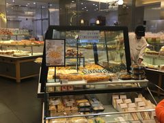 面包甜点陈列柜-Mr.Five伍氏面包生日蛋糕(泉秀店)