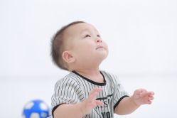 -亲吻宝贝儿童摄影