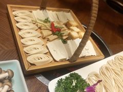 -泓炙颐凤鲜海鲜火锅料理(桐乡店)