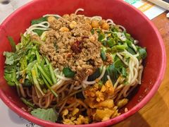 -爆炸头阿姨小四川正宗川味小吃(无任何分店)