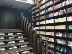 -钟书阁(松江泰晤士小镇店)