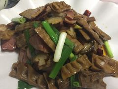 笋干炒肉-弘烨 贵州酸汤 鱼火锅(东财店)
