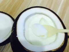 -志龙皇冠吃货椰子铺