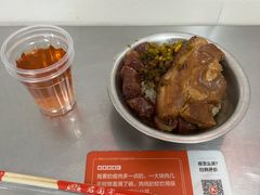 -梁阿婆廿年老牌扣肉糯米饭