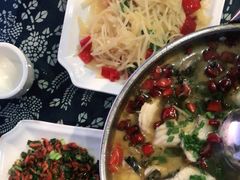 -临江餐馆二楼美食部落