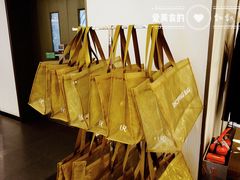 -URBAN REVIVO(济南领秀城贵和购物中心店)