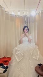 -月月婚纱礼服仓储店(王府井店)