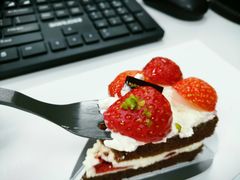 草莓果碎蛋糕-巴黎贝甜(常德路店)