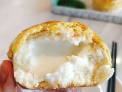 酥皮水牛奶菠萝包-陶陶居酒家(海岸城店)