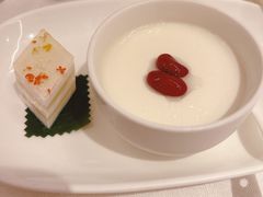 红豆双皮奶-香港龙凤楼(巨鹿路洋房店)