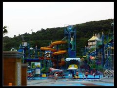 -平湖九龙山乐满地水上乐园