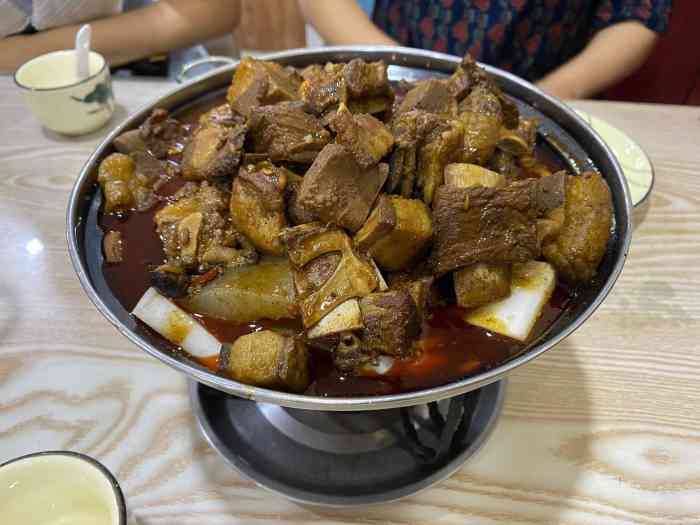 老歪边锅-"最喜欢的一家店了 十多年的老店了!每周放.