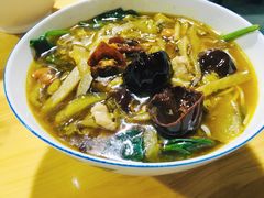 酸菜肉丝米线-越洋肖氏老米线(杨家坪店)