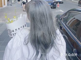 染发分享丨烟熏灰色!! 首先这个颜色需要漂对底色要求