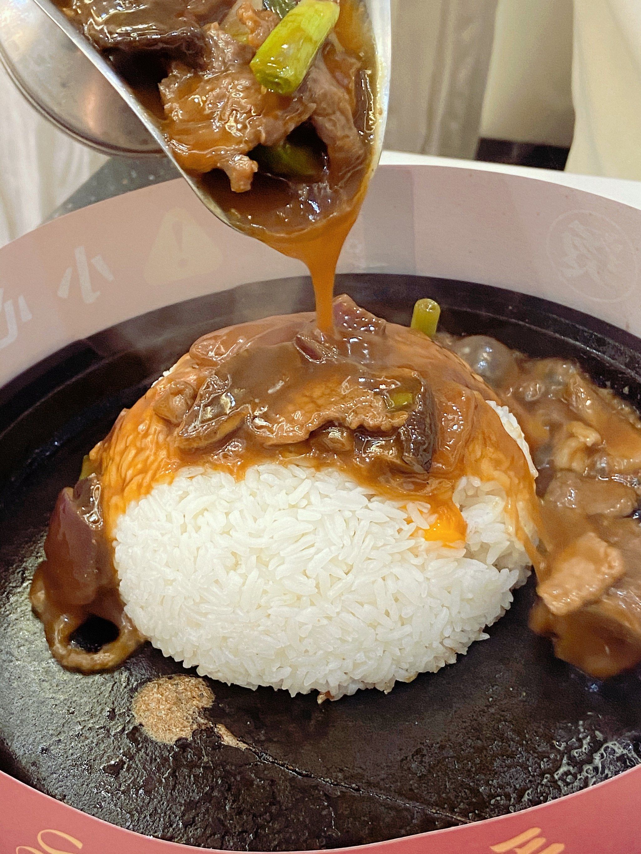 没有人能够拒绝这盘铁板烧汁牛肉饭🥩