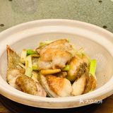 桌上有肉 杯中有酒