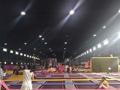 -嘿哟动霸CHUA·新潮玩运动娱乐中心·蹦床滑冰团建乐园