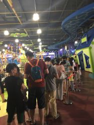 -维佳童话镇演出现场(徐东店)