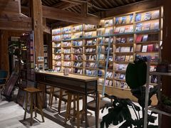 -猫的天空之城概念书店(丽江古城饮玉巷店)