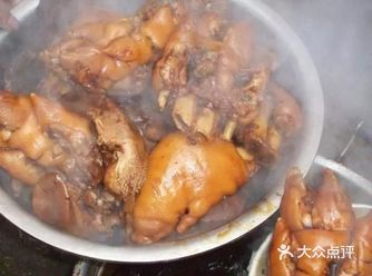 所需配料：肉类5斤、猪大骨2斤、土鸡肉2斤、清水18
