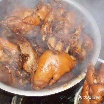 所需配料：肉类5斤、猪大骨2斤、土鸡肉2斤、清水18