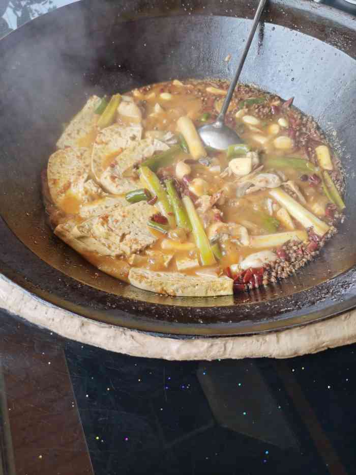 大锅大灶柴火鱼庄(红旗店)-"非常好吃,鱼很新鲜,很嫩!服务很周到,葱.