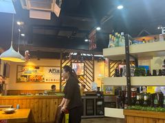 大堂-阿里巴巴海鲜烧烤家常菜(黄岛店)