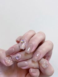 -花岐款式专研健康美甲沙龙