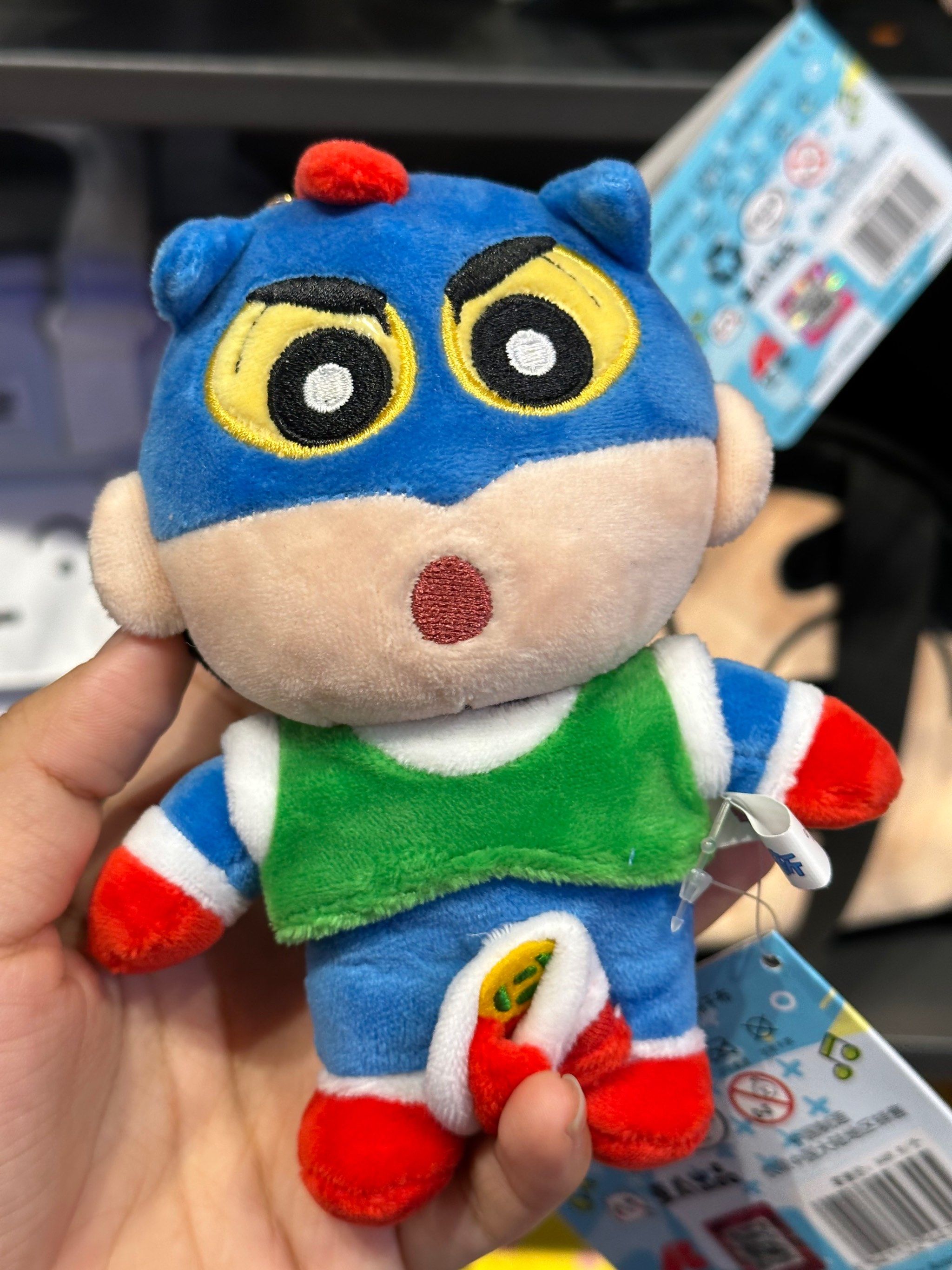 店\n店面挺大的 \n\n有炒鸡多的手办 周边 小玩具啥的\n奥特曼