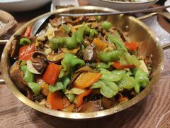 -老滇山寨•云南特色菜•地方菜•民族风情歌舞表演(金碧店)