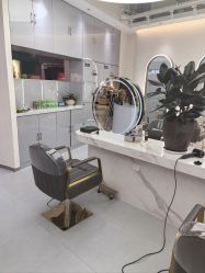 -DO A HAIRSTYLE